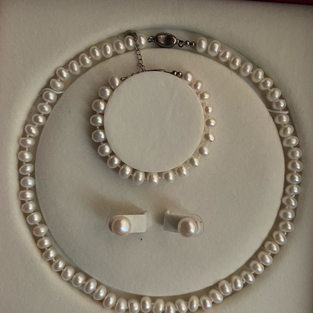 Elegant Pearl Jewelry Set